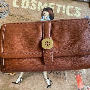 Tory Burch Pebble Wallet
